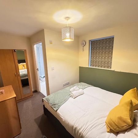 The Vogue Stay, 3 Bedrooms, 2 Bathrooms, Ideal For Jr & Oxford Hospitals, Free Carpark, Conveniently Located For Ring Road Access, 2 Miles From Oxford City Centre Easy Car & Bus Route ภายนอก รูปภาพ