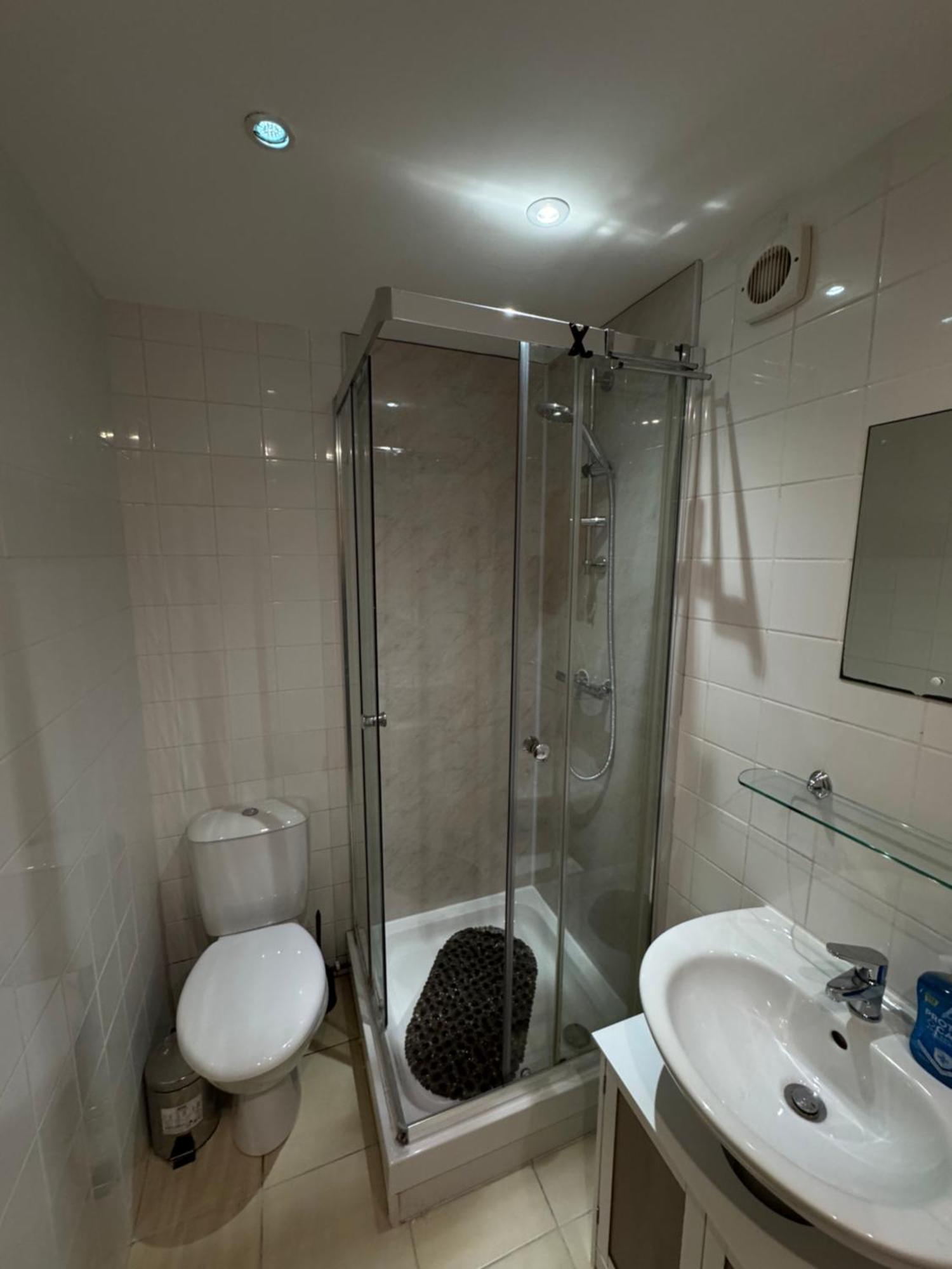 The Vogue Stay, 3 Bedrooms, 2 Bathrooms, Ideal For Jr & Oxford Hospitals, Free Carpark, Conveniently Located For Ring Road Access, 2 Miles From Oxford City Centre Easy Car & Bus Route ภายนอก รูปภาพ