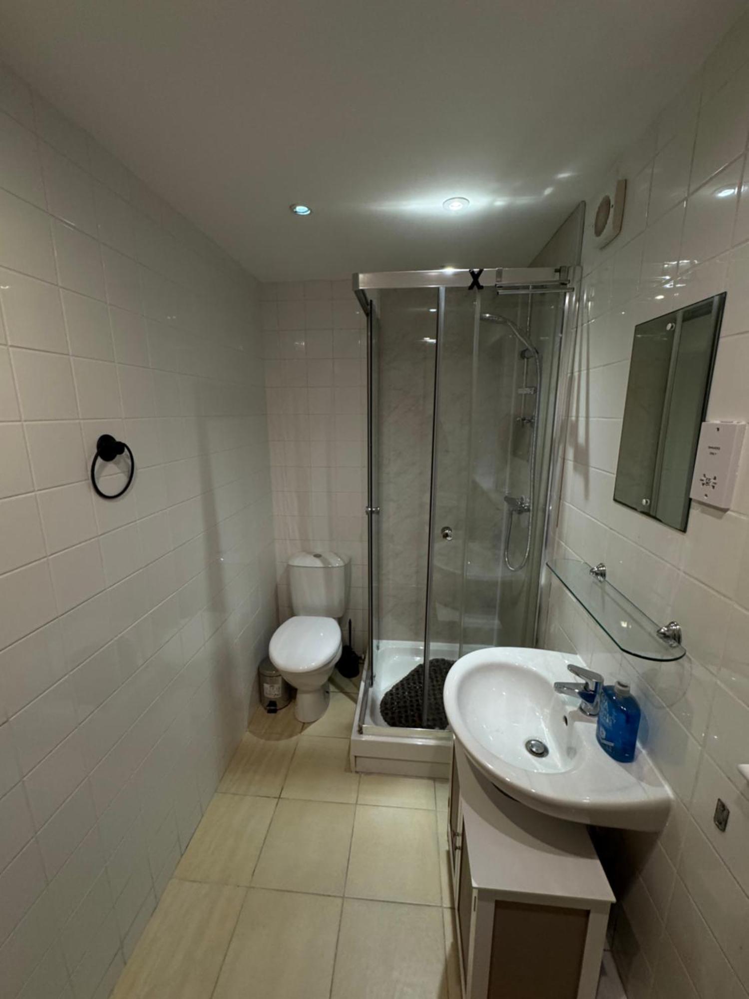 The Vogue Stay, 3 Bedrooms, 2 Bathrooms, Ideal For Jr & Oxford Hospitals, Free Carpark, Conveniently Located For Ring Road Access, 2 Miles From Oxford City Centre Easy Car & Bus Route ภายนอก รูปภาพ