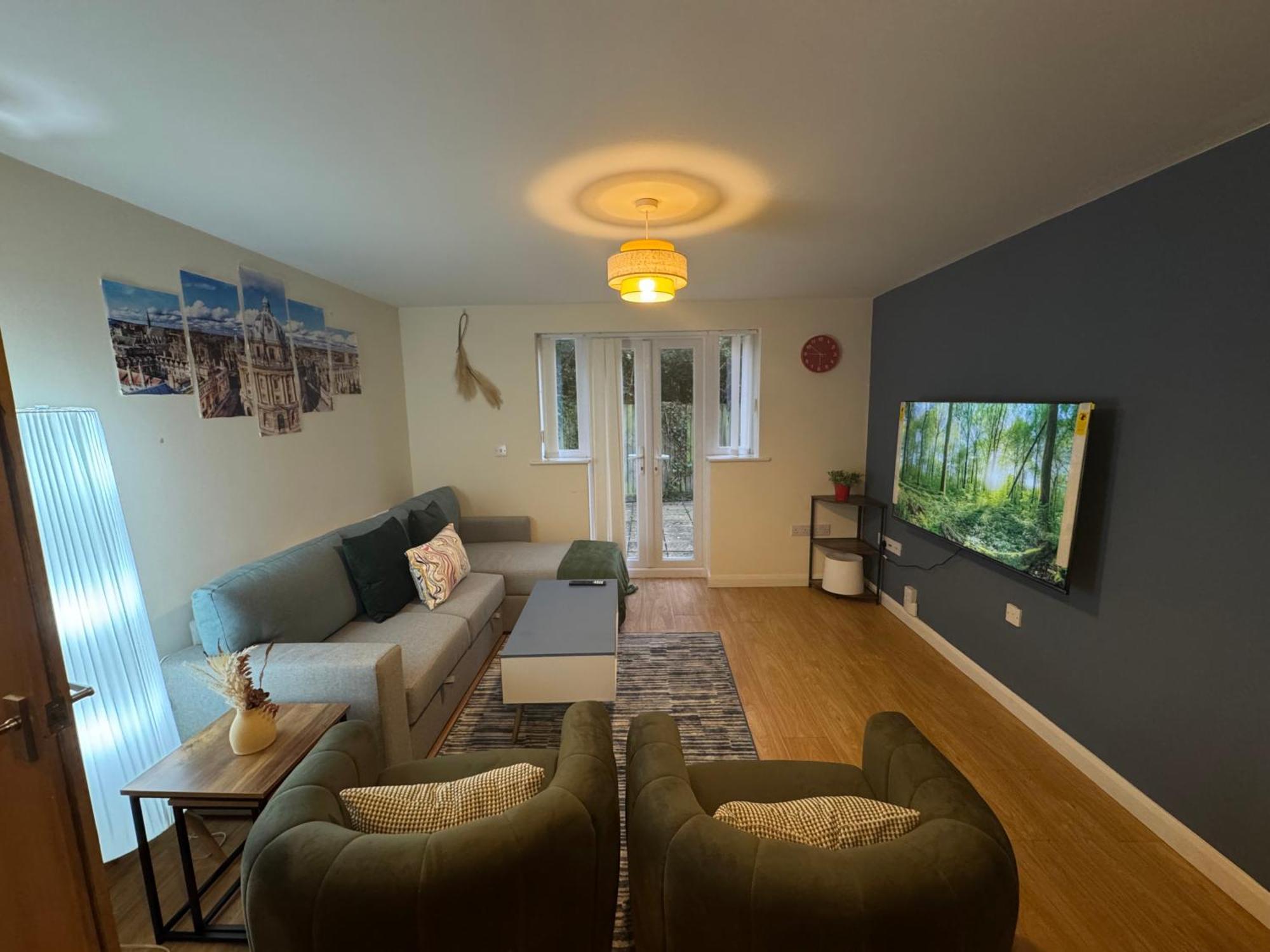 The Vogue Stay, 3 Bedrooms, 2 Bathrooms, Ideal For Jr & Oxford Hospitals, Free Carpark, Conveniently Located For Ring Road Access, 2 Miles From Oxford City Centre Easy Car & Bus Route ภายนอก รูปภาพ