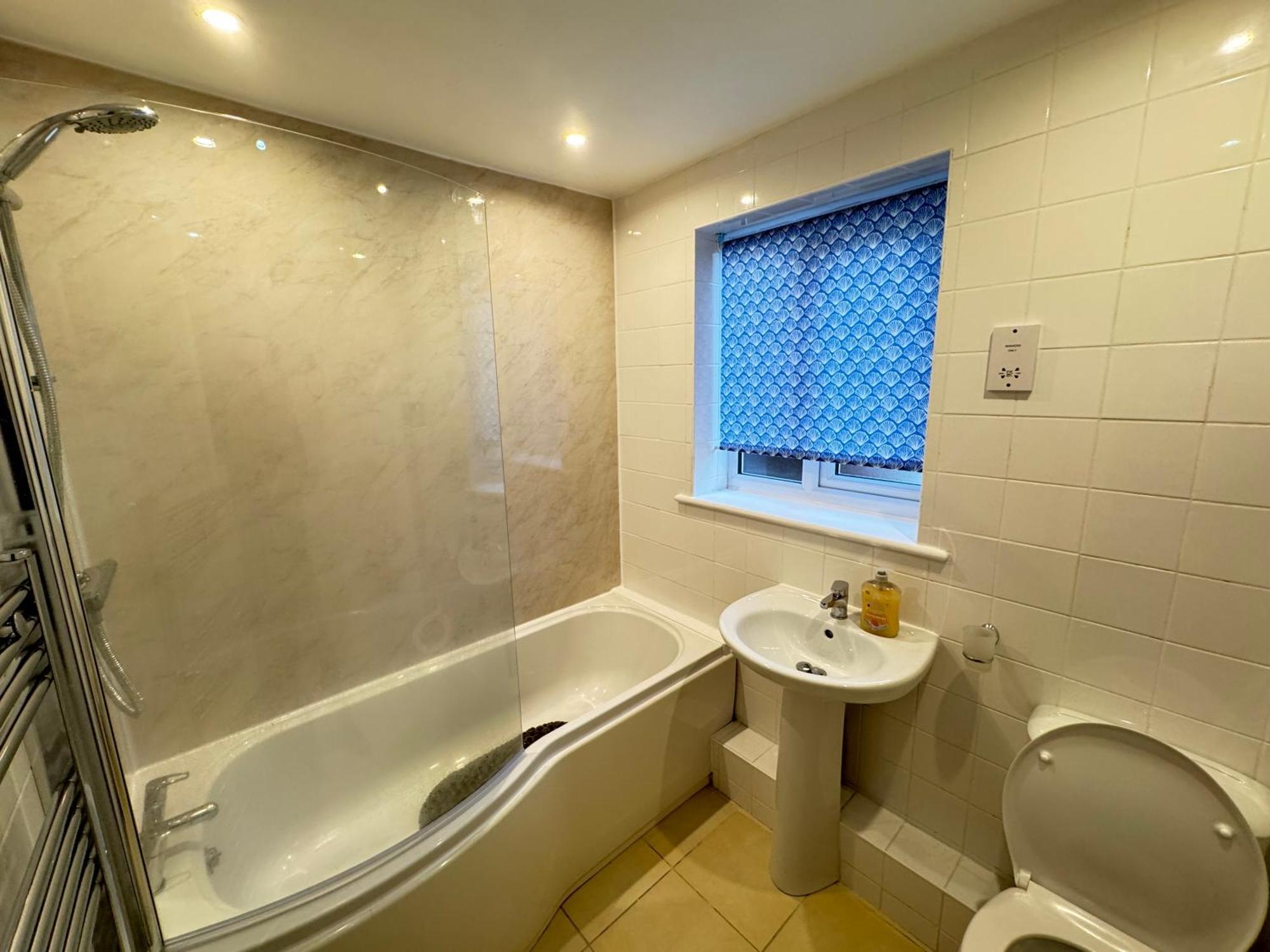 The Vogue Stay, 3 Bedrooms, 2 Bathrooms, Ideal For Jr & Oxford Hospitals, Free Carpark, Conveniently Located For Ring Road Access, 2 Miles From Oxford City Centre Easy Car & Bus Route ภายนอก รูปภาพ