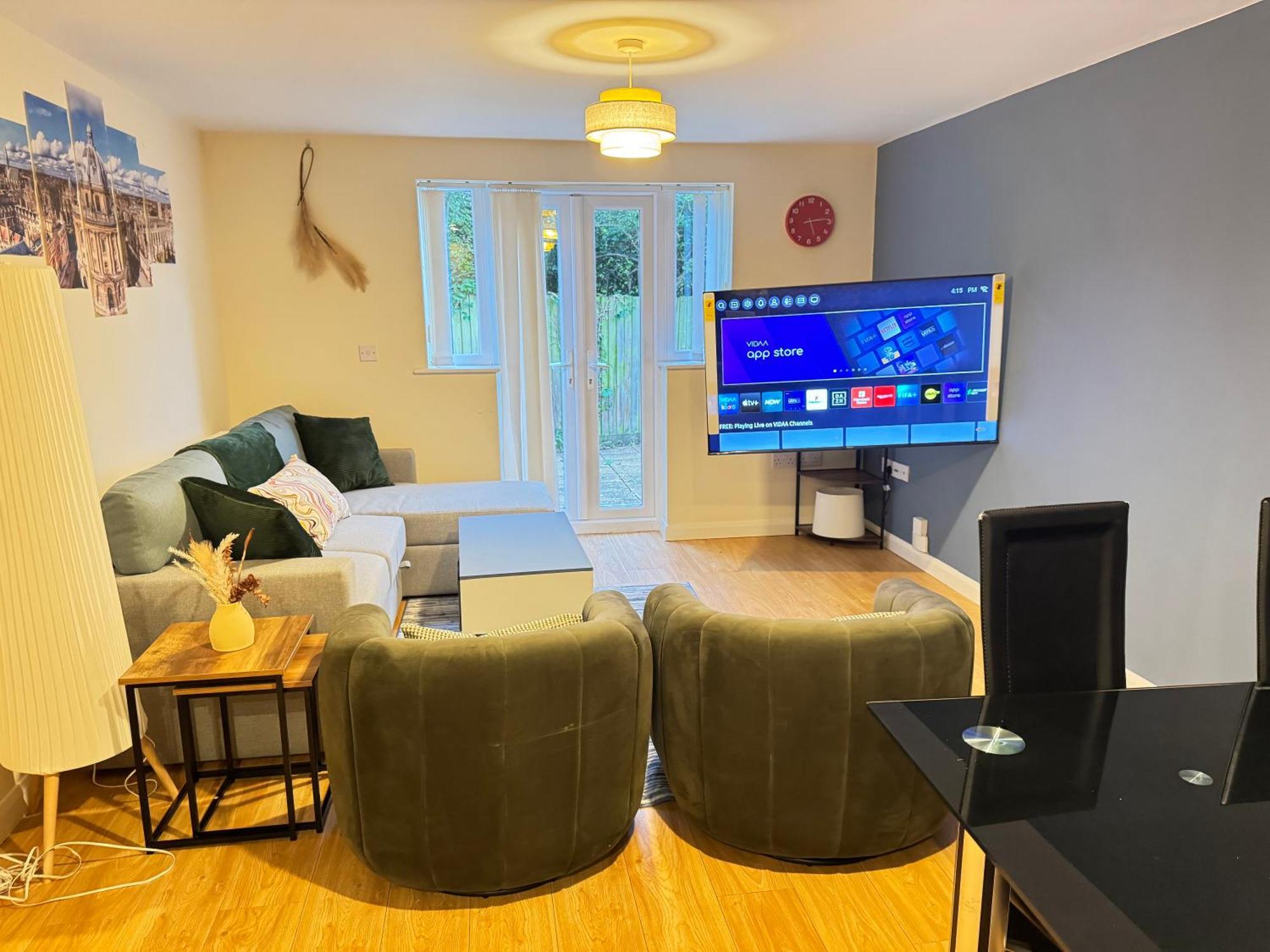 The Vogue Stay, 3 Bedrooms, 2 Bathrooms, Ideal For Jr & Oxford Hospitals, Free Carpark, Conveniently Located For Ring Road Access, 2 Miles From Oxford City Centre Easy Car & Bus Route ภายนอก รูปภาพ