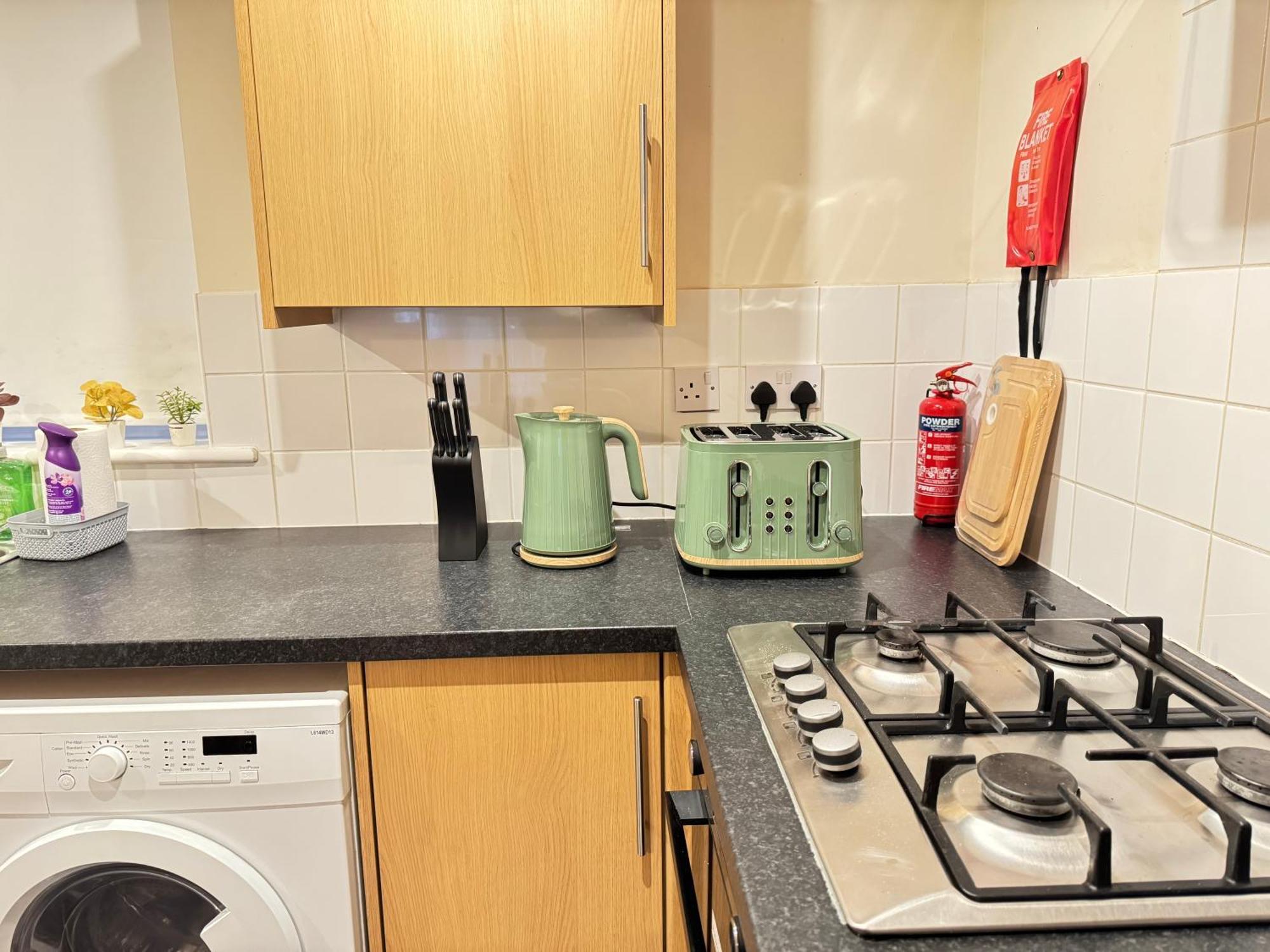 The Vogue Stay, 3 Bedrooms, 2 Bathrooms, Ideal For Jr & Oxford Hospitals, Free Carpark, Conveniently Located For Ring Road Access, 2 Miles From Oxford City Centre Easy Car & Bus Route ภายนอก รูปภาพ