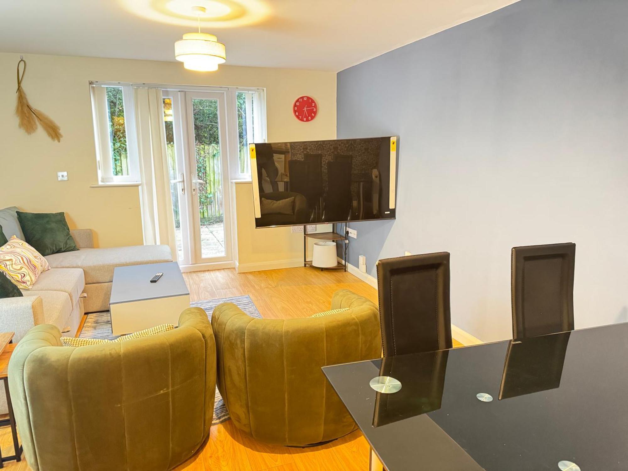 The Vogue Stay, 3 Bedrooms, 2 Bathrooms, Ideal For Jr & Oxford Hospitals, Free Carpark, Conveniently Located For Ring Road Access, 2 Miles From Oxford City Centre Easy Car & Bus Route ภายนอก รูปภาพ