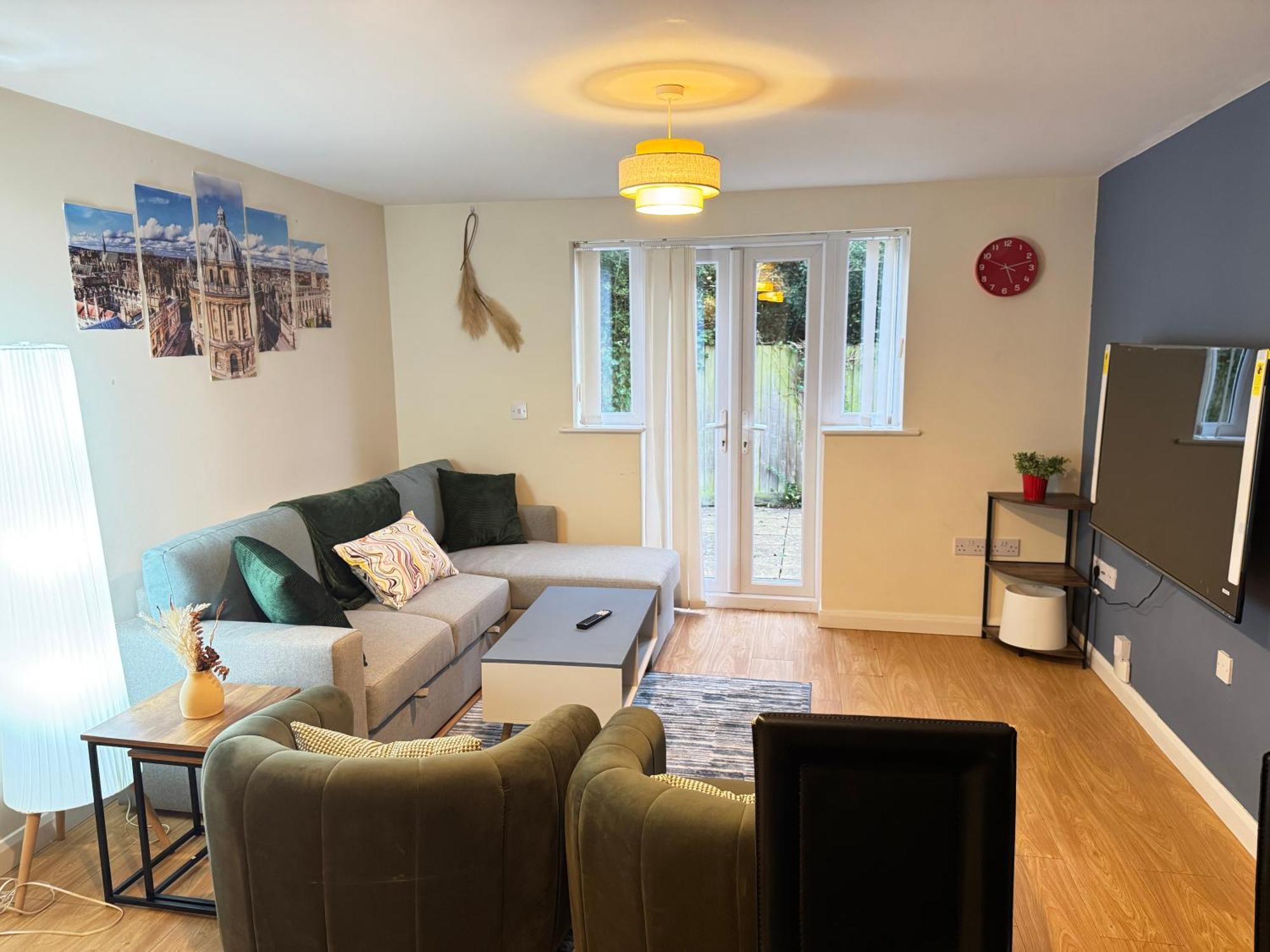 The Vogue Stay, 3 Bedrooms, 2 Bathrooms, Ideal For Jr & Oxford Hospitals, Free Carpark, Conveniently Located For Ring Road Access, 2 Miles From Oxford City Centre Easy Car & Bus Route ภายนอก รูปภาพ