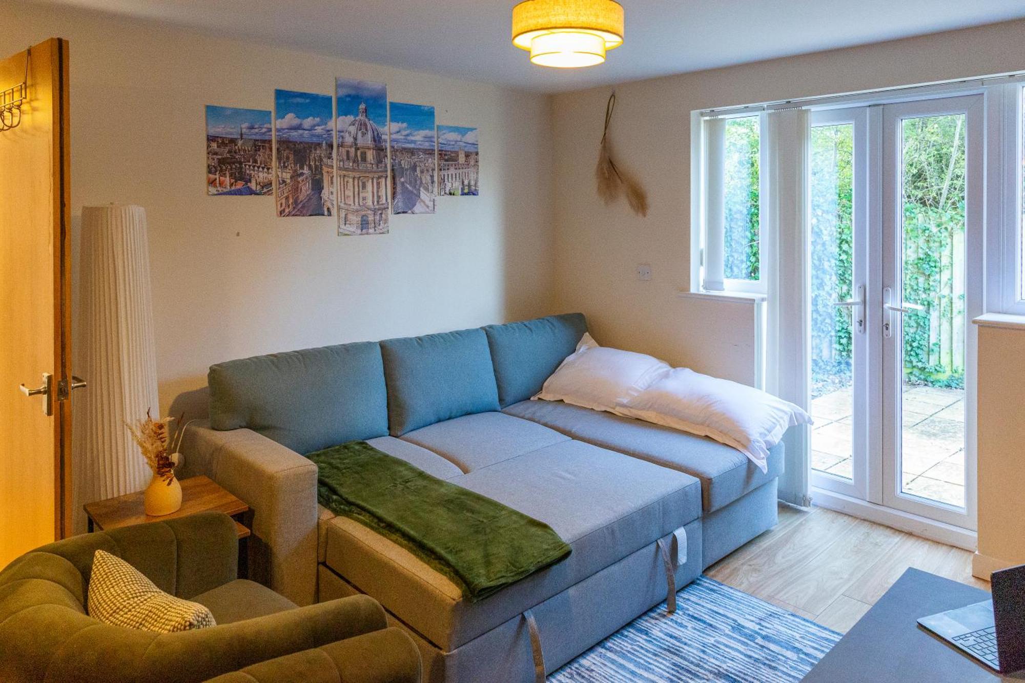 The Vogue Stay, 3 Bedrooms, 2 Bathrooms, Ideal For Jr & Oxford Hospitals, Free Carpark, Conveniently Located For Ring Road Access, 2 Miles From Oxford City Centre Easy Car & Bus Route ภายนอก รูปภาพ