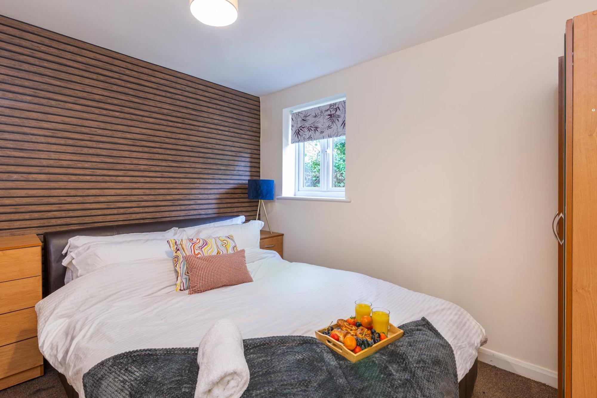 The Vogue Stay, 3 Bedrooms, 2 Bathrooms, Ideal For Jr & Oxford Hospitals, Free Carpark, Conveniently Located For Ring Road Access, 2 Miles From Oxford City Centre Easy Car & Bus Route ภายนอก รูปภาพ