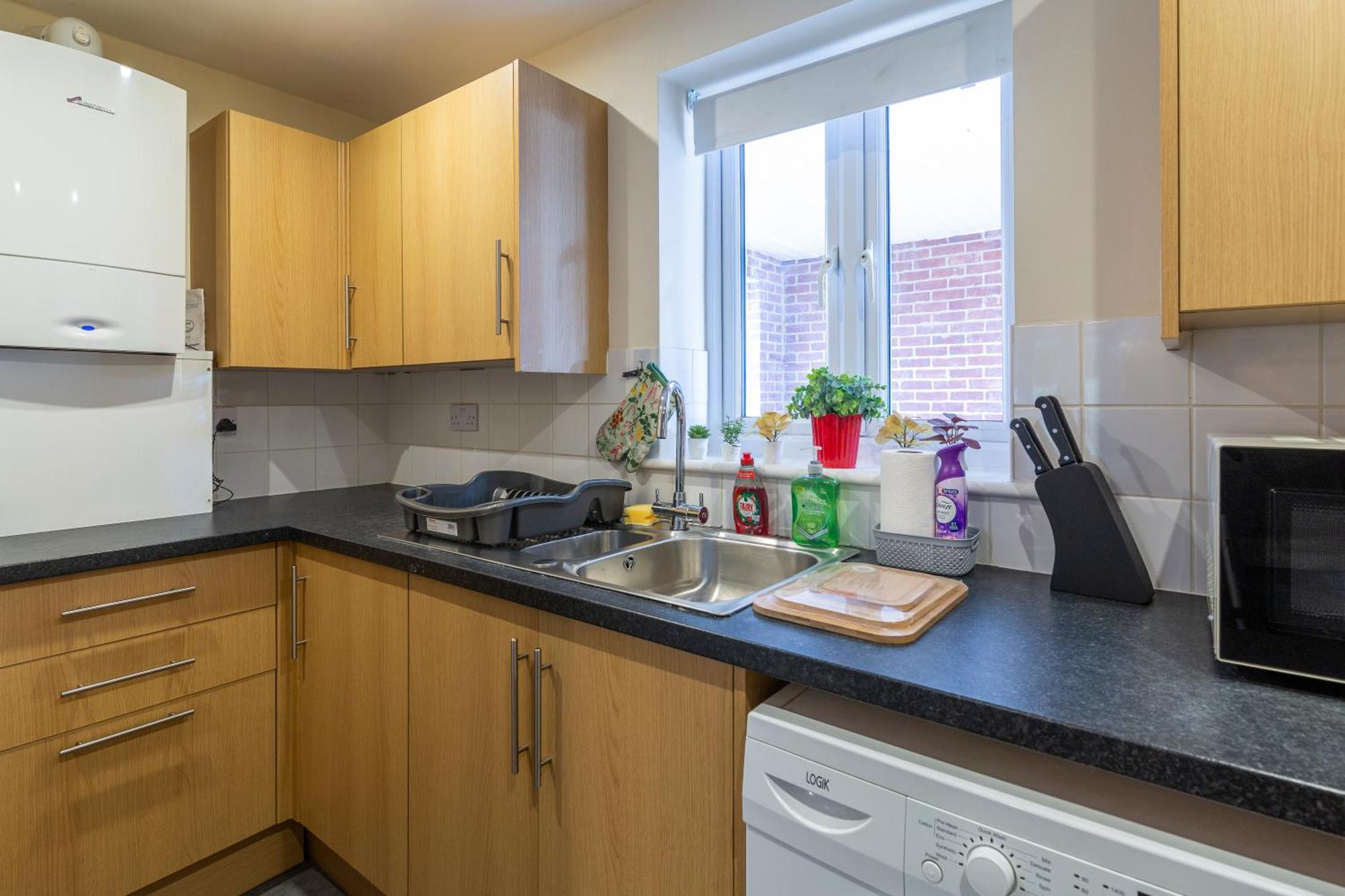The Vogue Stay, 3 Bedrooms, 2 Bathrooms, Ideal For Jr & Oxford Hospitals, Free Carpark, Conveniently Located For Ring Road Access, 2 Miles From Oxford City Centre Easy Car & Bus Route ภายนอก รูปภาพ