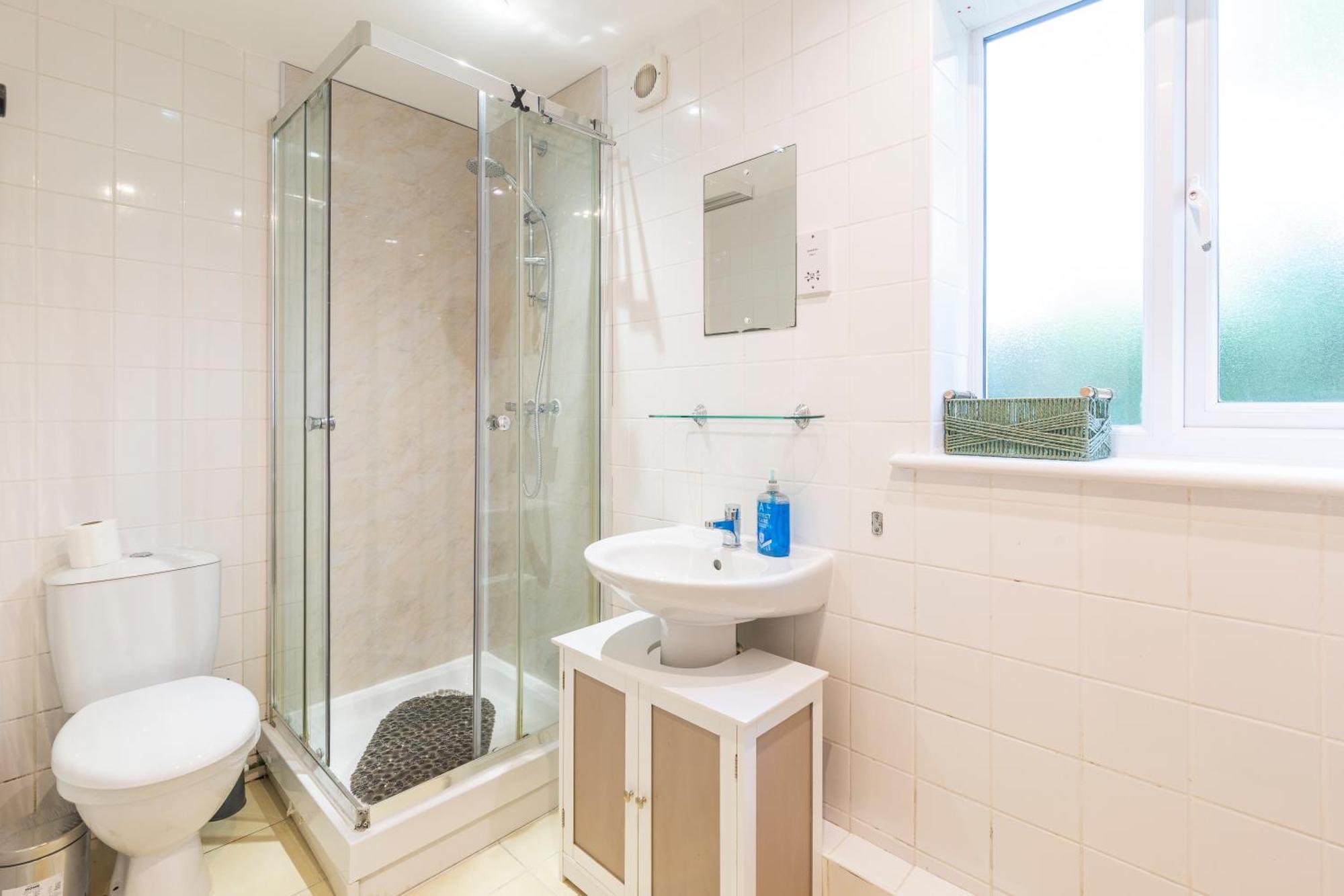 The Vogue Stay, 3 Bedrooms, 2 Bathrooms, Ideal For Jr & Oxford Hospitals, Free Carpark, Conveniently Located For Ring Road Access, 2 Miles From Oxford City Centre Easy Car & Bus Route ภายนอก รูปภาพ