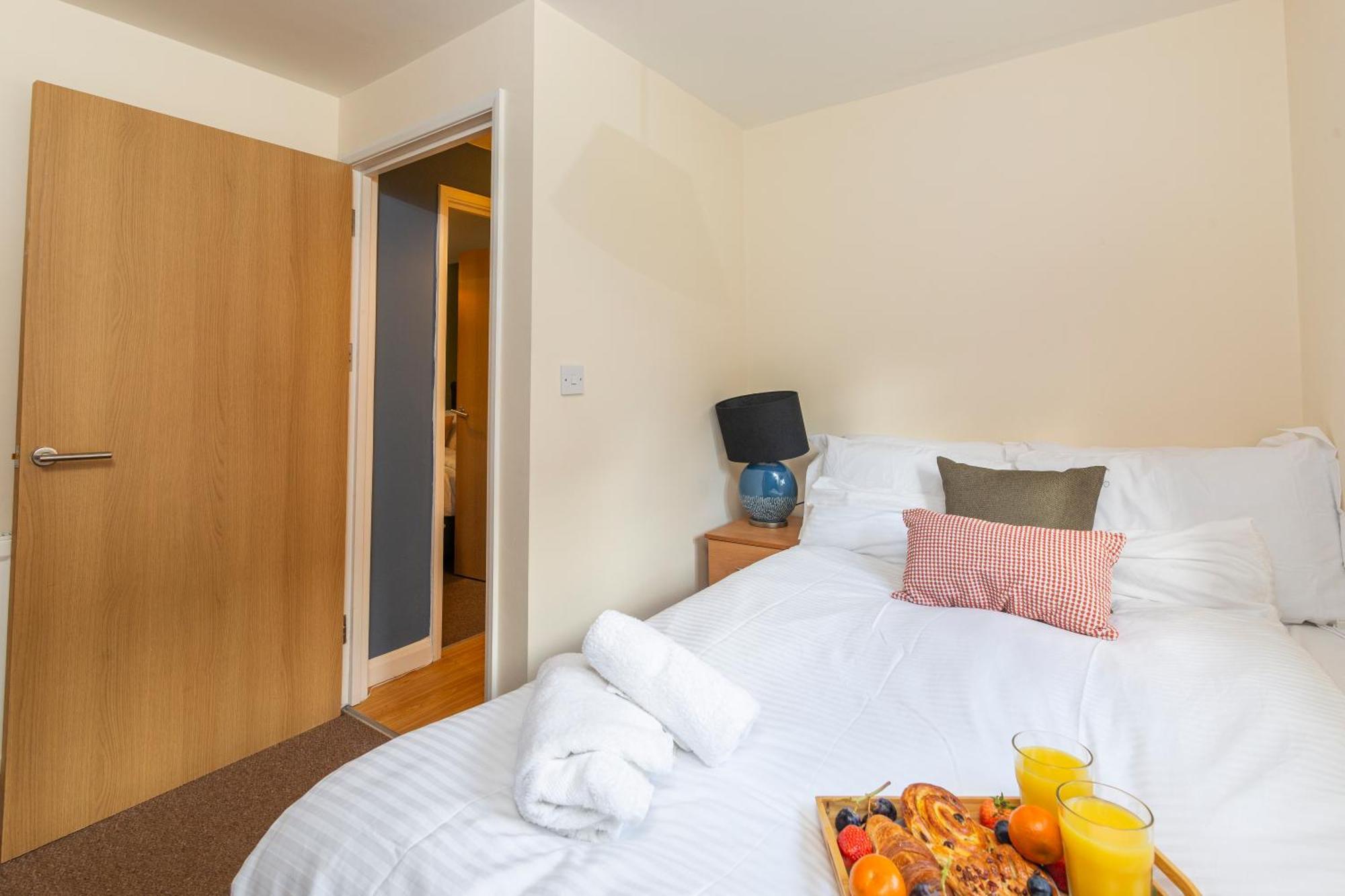 The Vogue Stay, 3 Bedrooms, 2 Bathrooms, Ideal For Jr & Oxford Hospitals, Free Carpark, Conveniently Located For Ring Road Access, 2 Miles From Oxford City Centre Easy Car & Bus Route ภายนอก รูปภาพ