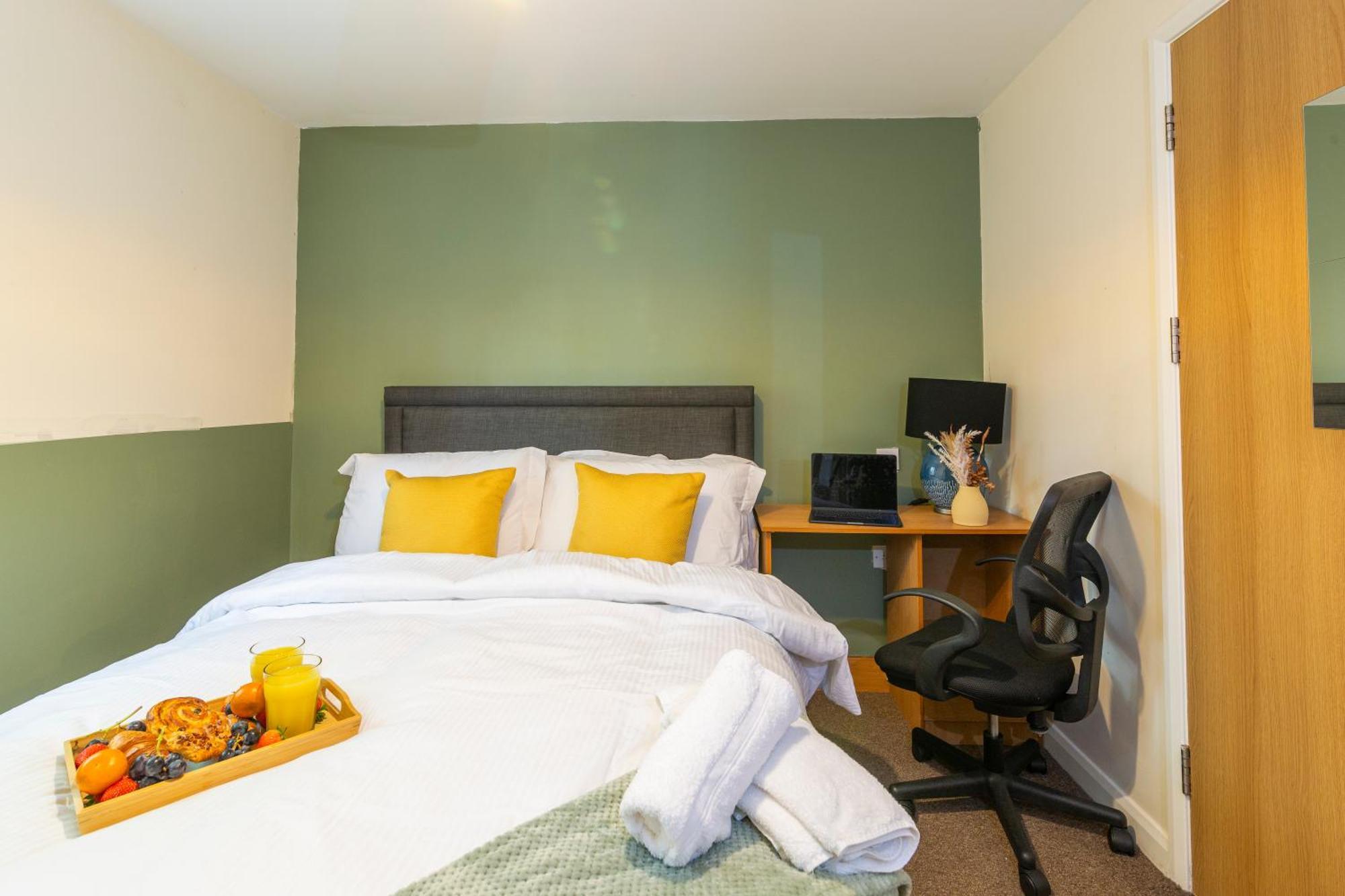 The Vogue Stay, 3 Bedrooms, 2 Bathrooms, Ideal For Jr & Oxford Hospitals, Free Carpark, Conveniently Located For Ring Road Access, 2 Miles From Oxford City Centre Easy Car & Bus Route ภายนอก รูปภาพ