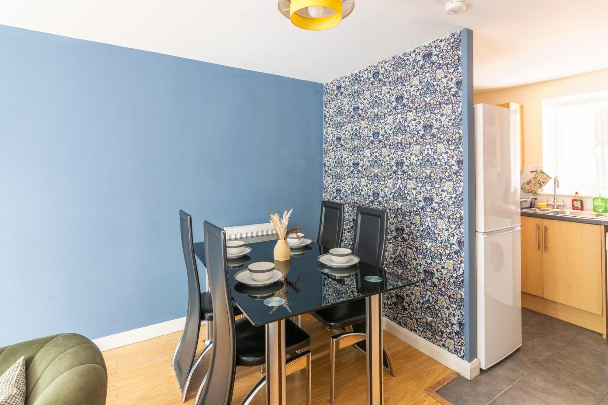 The Vogue Stay, 3 Bedrooms, 2 Bathrooms, Ideal For Jr & Oxford Hospitals, Free Carpark, Conveniently Located For Ring Road Access, 2 Miles From Oxford City Centre Easy Car & Bus Route ภายนอก รูปภาพ