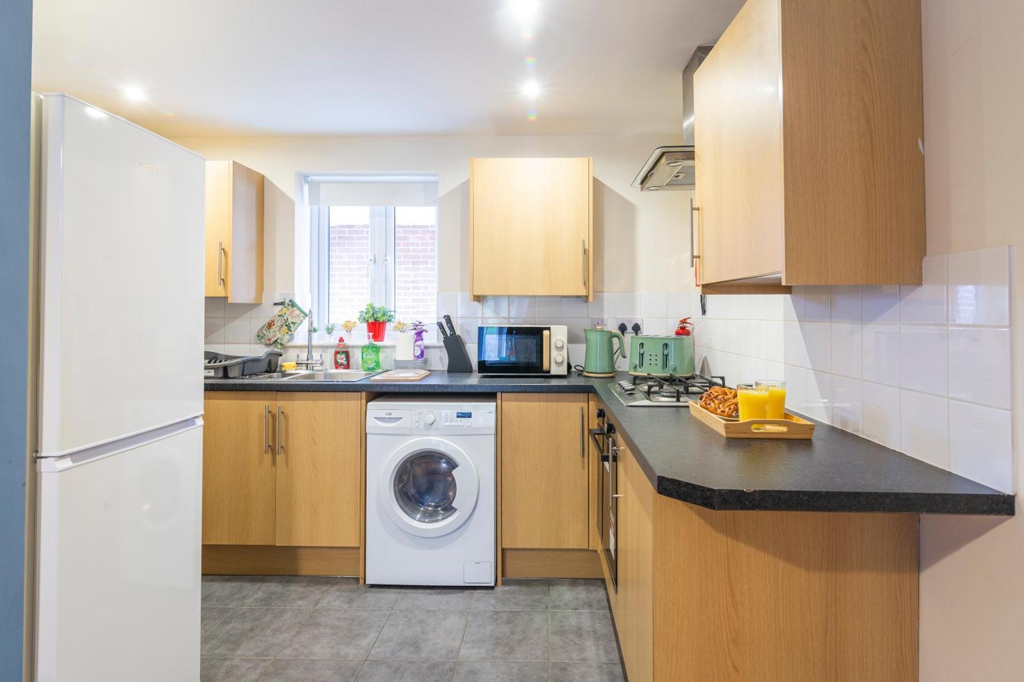 The Vogue Stay, 3 Bedrooms, 2 Bathrooms, Ideal For Jr & Oxford Hospitals, Free Carpark, Conveniently Located For Ring Road Access, 2 Miles From Oxford City Centre Easy Car & Bus Route ภายนอก รูปภาพ