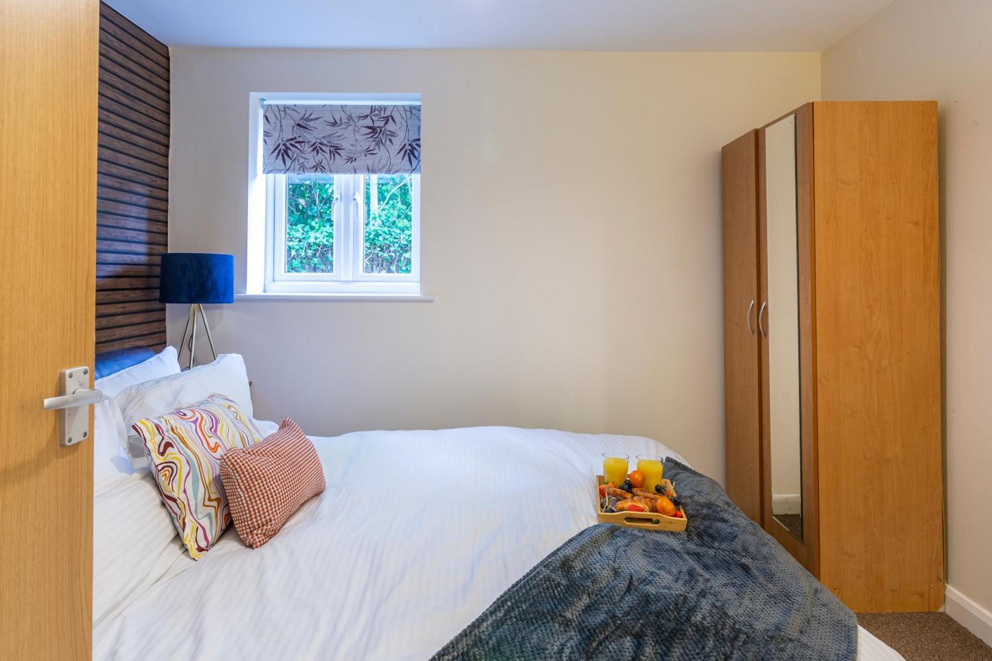 The Vogue Stay, 3 Bedrooms, 2 Bathrooms, Ideal For Jr & Oxford Hospitals, Free Carpark, Conveniently Located For Ring Road Access, 2 Miles From Oxford City Centre Easy Car & Bus Route ภายนอก รูปภาพ