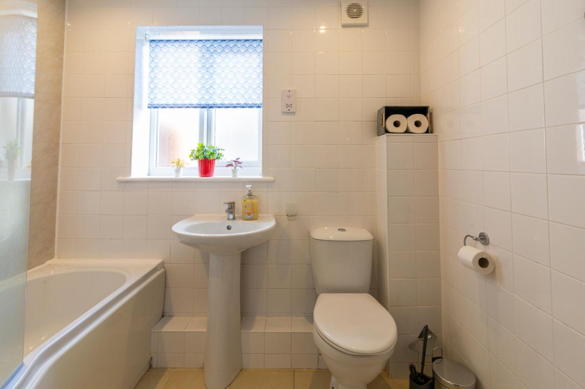 The Vogue Stay, 3 Bedrooms, 2 Bathrooms, Ideal For Jr & Oxford Hospitals, Free Carpark, Conveniently Located For Ring Road Access, 2 Miles From Oxford City Centre Easy Car & Bus Route ภายนอก รูปภาพ