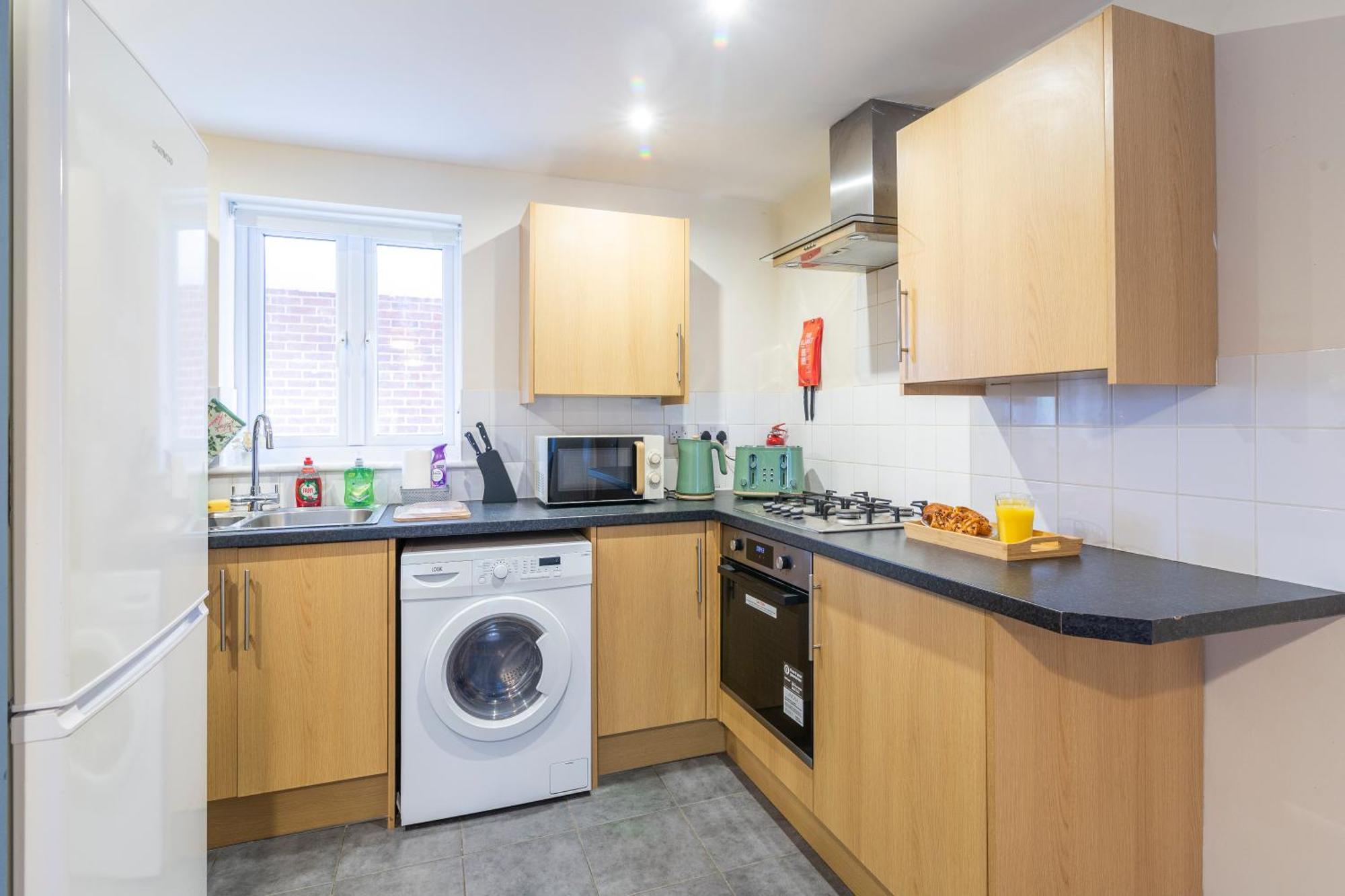 The Vogue Stay, 3 Bedrooms, 2 Bathrooms, Ideal For Jr & Oxford Hospitals, Free Carpark, Conveniently Located For Ring Road Access, 2 Miles From Oxford City Centre Easy Car & Bus Route ภายนอก รูปภาพ